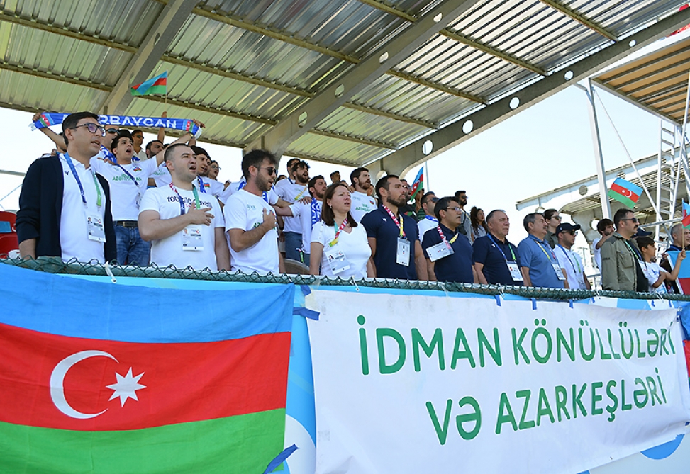Gənclər və idman naziri və MOK-un baş katibi Konyada futbol üzrə milli komanda ilə görüşüblər